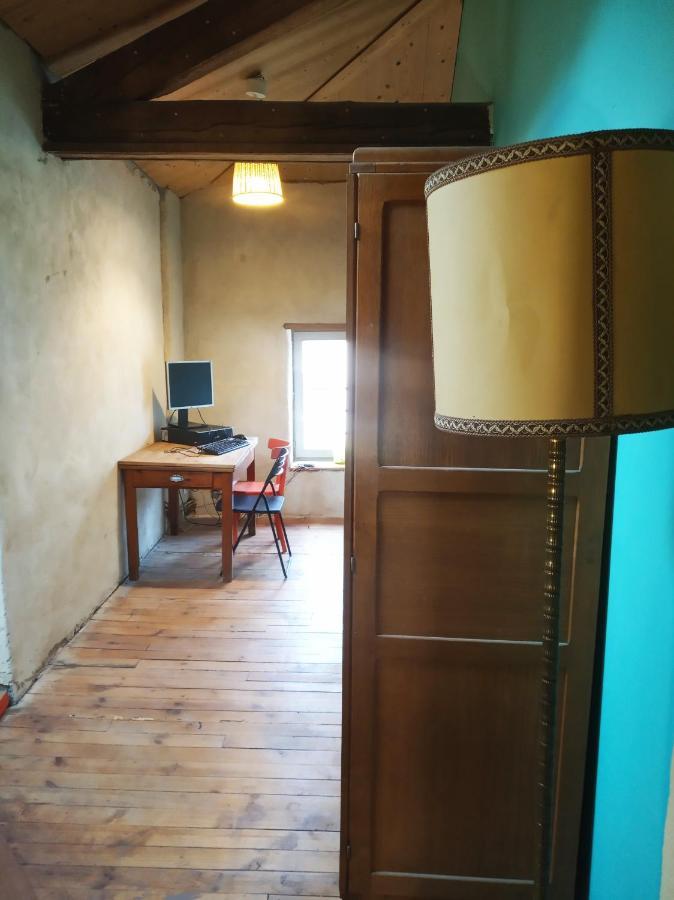 La Maison Rouge - Backpacker Hostel Saint-Etienne  Eksteriør billede