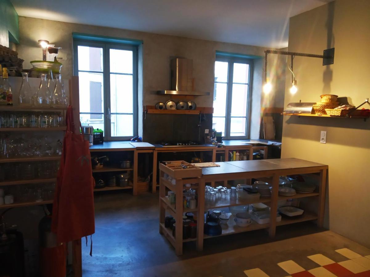 La Maison Rouge - Backpacker Hostel Saint-Etienne  Eksteriør billede